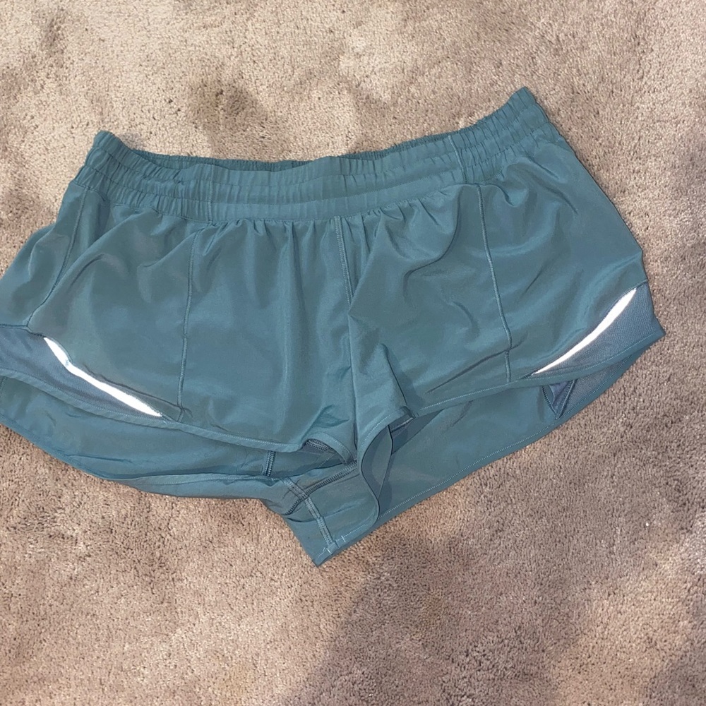 Lululemon hotty hot shorts 2.5'